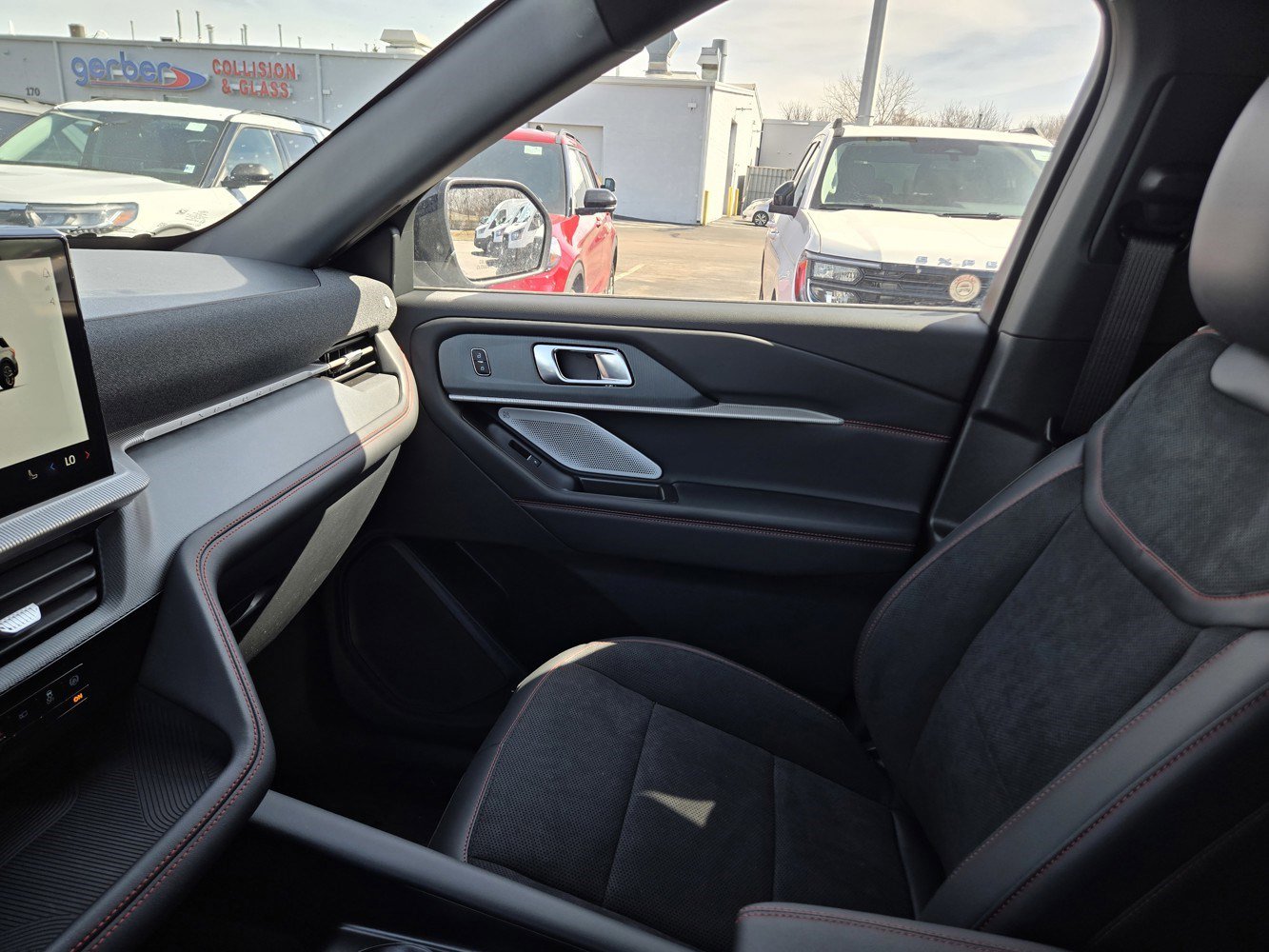 2026 Ford Explorer ST - Photo 10