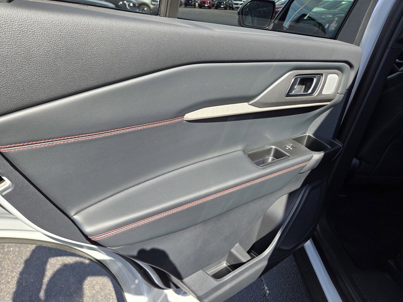 2026 Ford Explorer ST - Photo 29