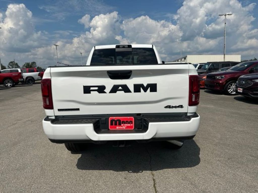 New 2026 Ram 2500 BIG HORN CREW CAB 4X4 6'4 BOX Pickup