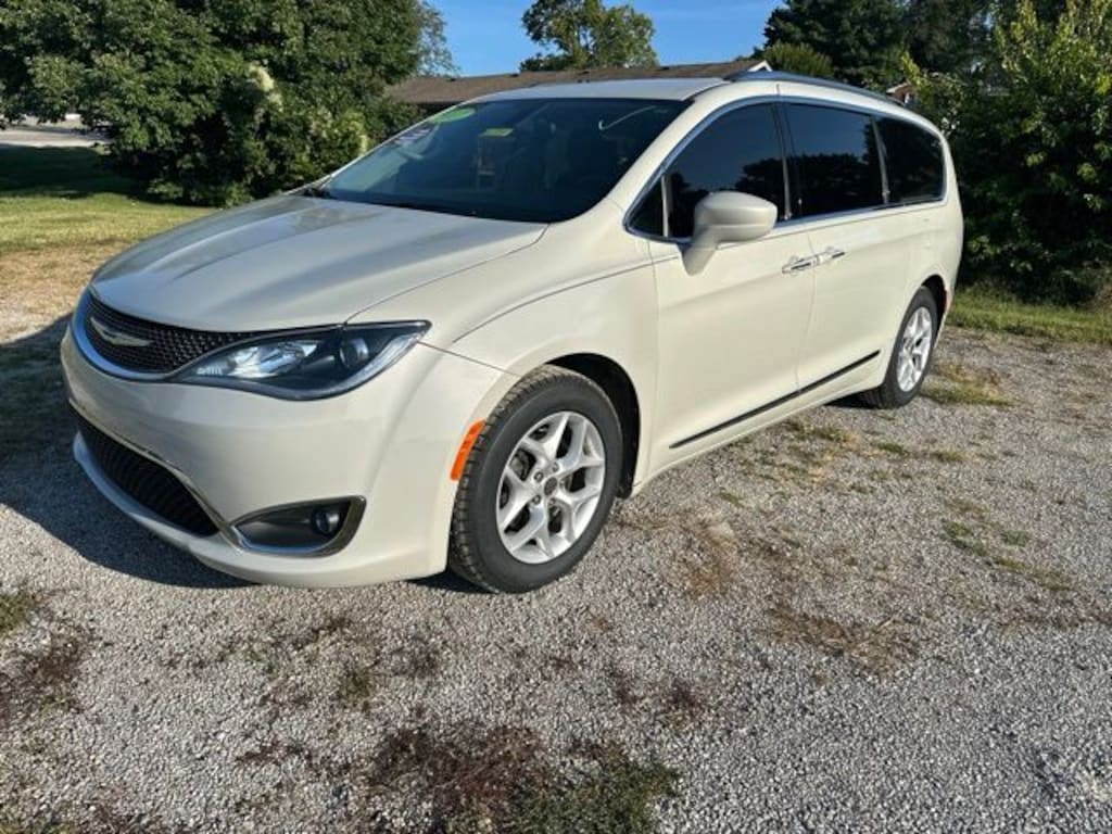 Used 2017 Chrysler Pacifica Touring L Plus Minivan/Van