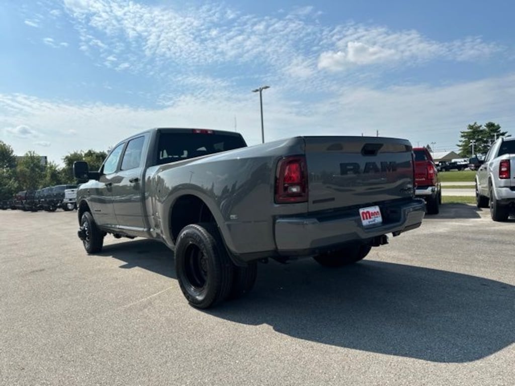 New 2026 Ram 3500 BIG HORN CREW CAB 4X4 8' BOX Pickup