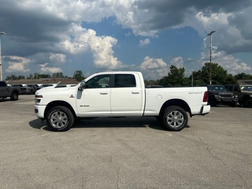 New 2026 Ram 3500 LARAMIE CREW CAB 4X4 6'4 BOX Pickup