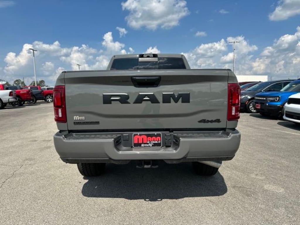 New 2026 Ram 2500 BIG HORN CREW CAB 4X4 6'4 BOX Pickup