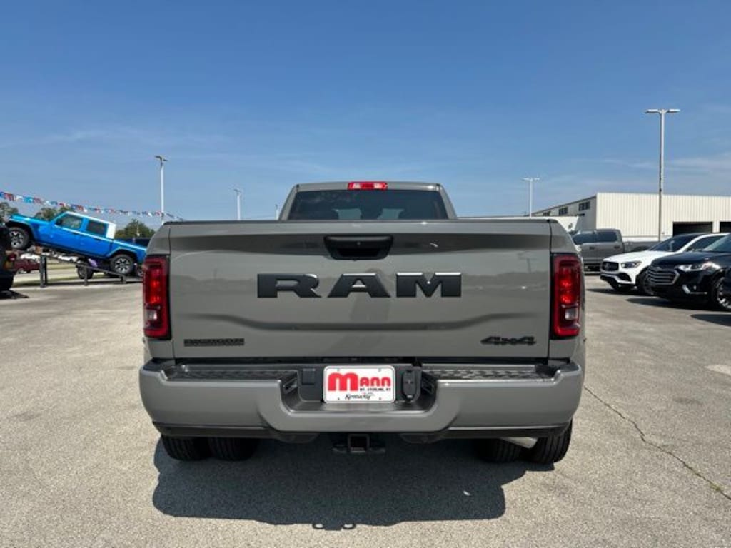 New 2026 Ram 3500 BIG HORN CREW CAB 4X4 8' BOX Pickup