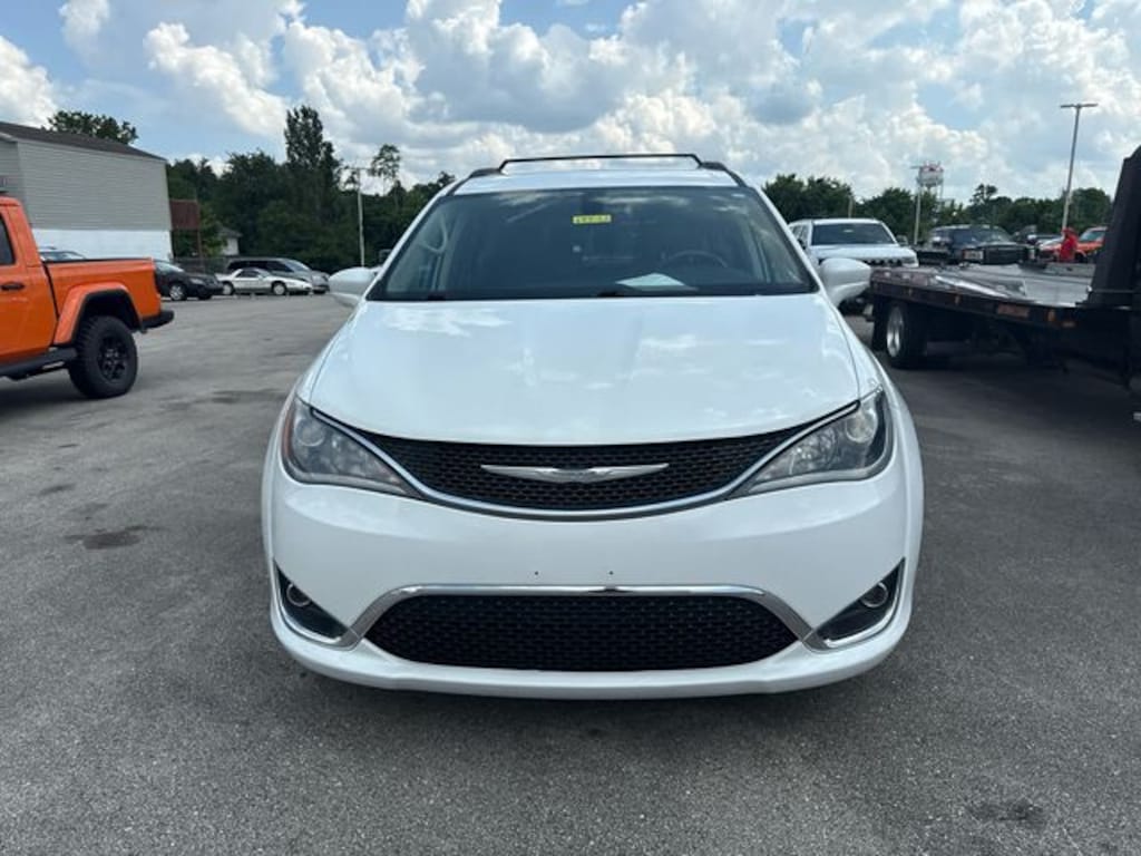 Used 2017 Chrysler Pacifica Touring L Minivan/Van