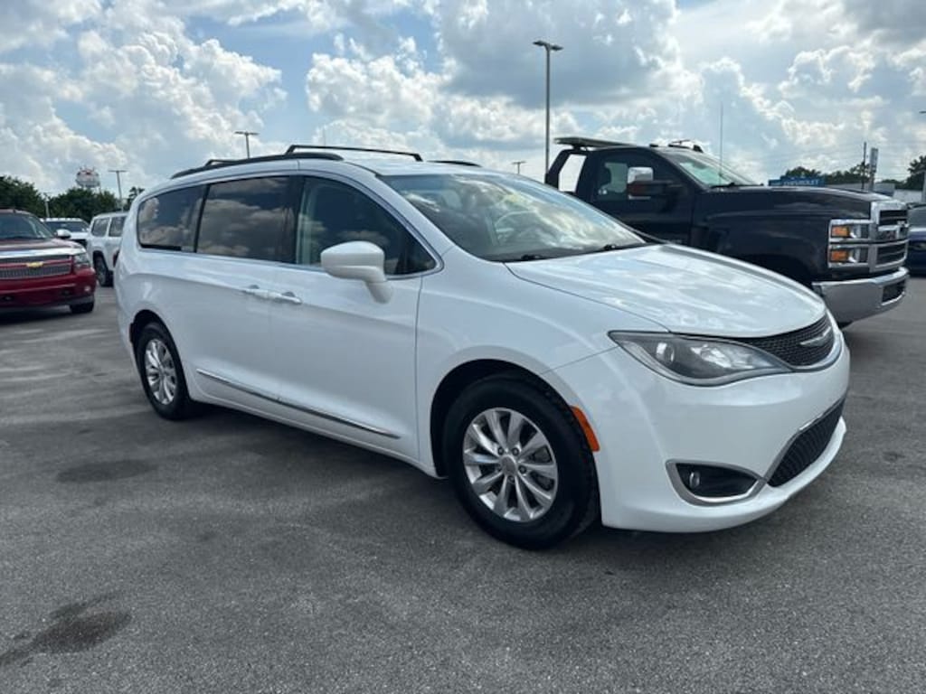 Used 2017 Chrysler Pacifica Touring L Minivan/Van
