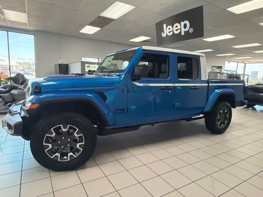 New 2026 Jeep Gladiator SAHARA 4X4 Pickup