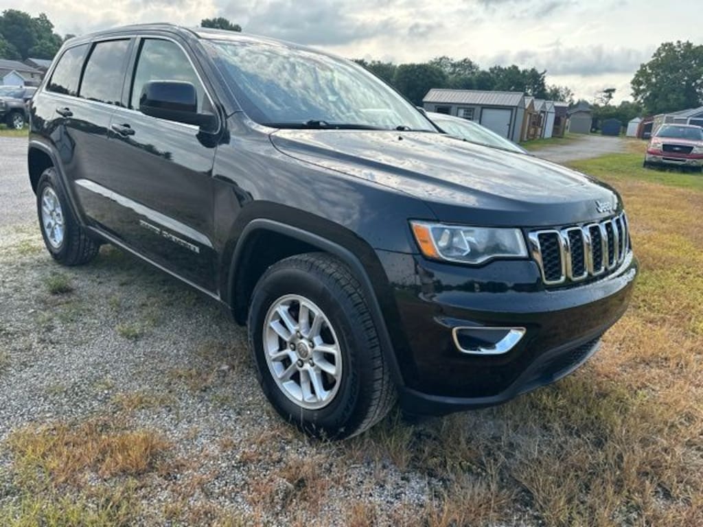 Used 2018 Jeep Grand Cherokee Laredo SUV