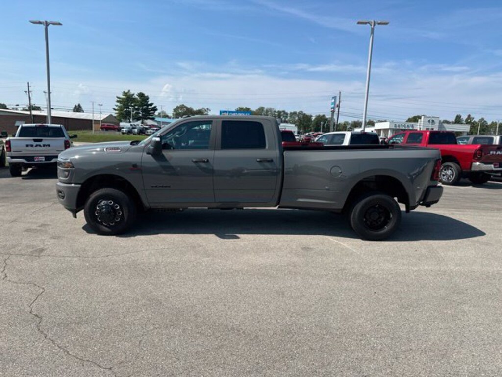 New 2026 Ram 3500 BIG HORN CREW CAB 4X4 8' BOX Pickup