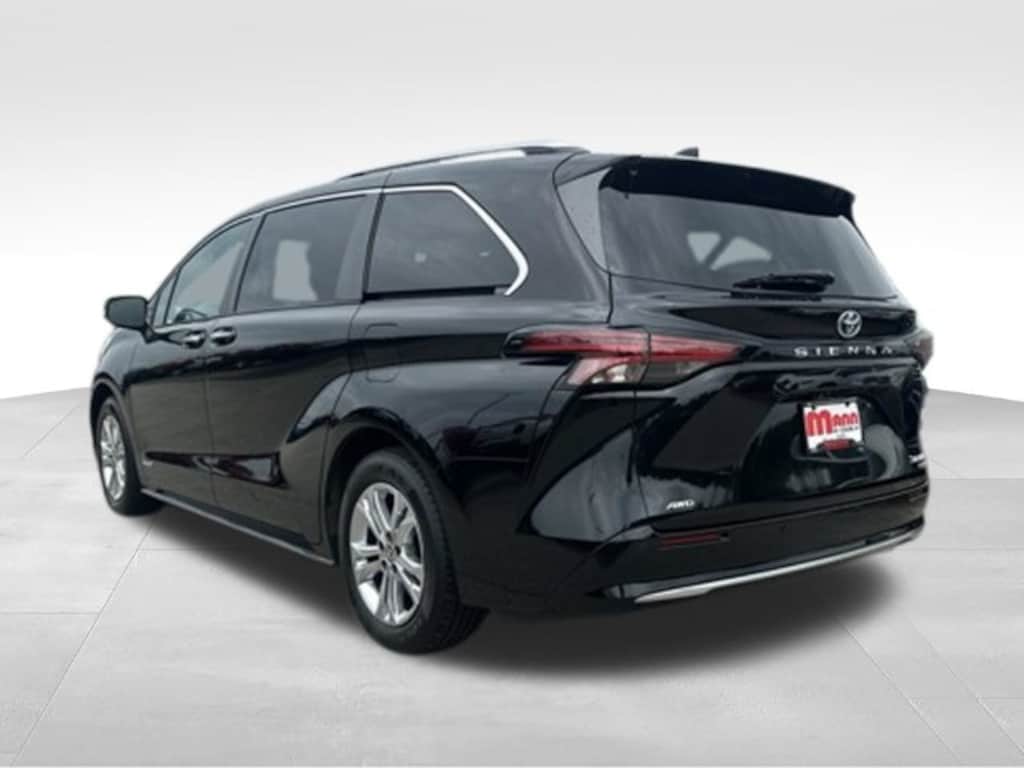 Used 2021 Toyota Sienna Platinum Minivan/Van
