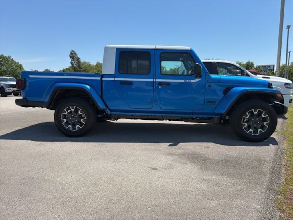 New 2026 Jeep Gladiator SAHARA 4X4 Pickup