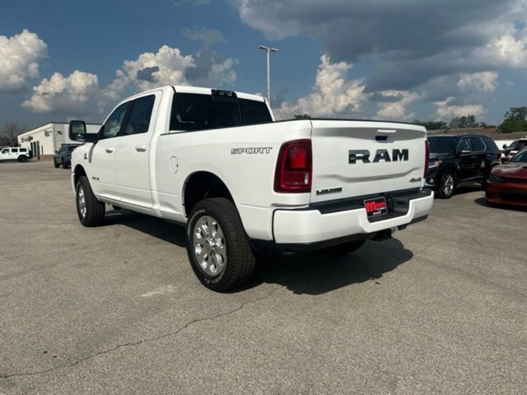 New 2026 Ram 3500 LARAMIE CREW CAB 4X4 6'4 BOX Pickup