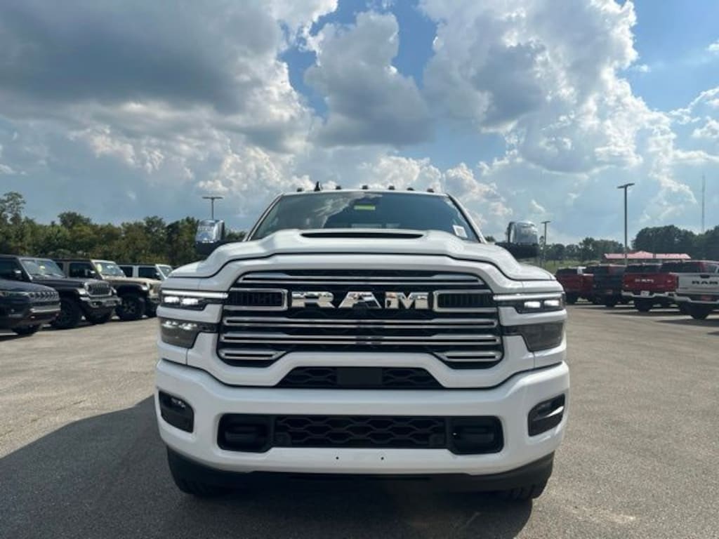 New 2026 Ram 3500 LARAMIE CREW CAB 4X4 6'4 BOX Pickup