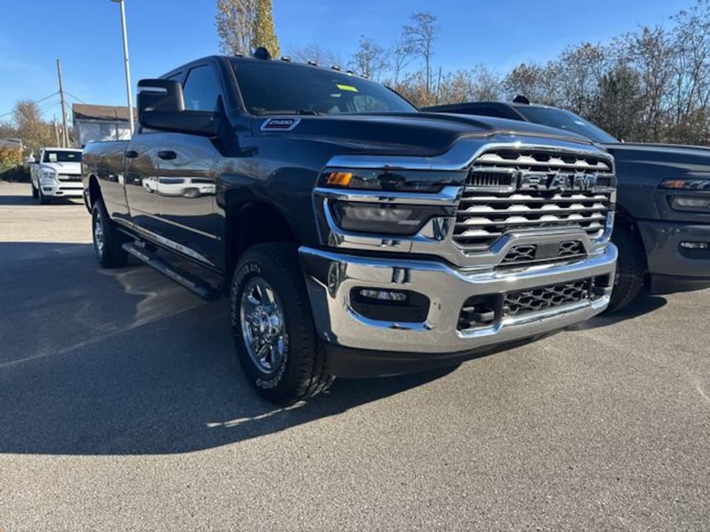 New 2026 Ram 2500 TRADESMAN CREW CAB 4X4 8' BOX Pickup