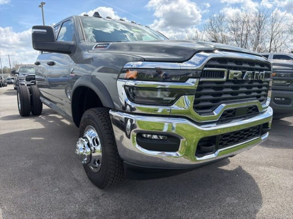 New 2026 Ram 3500 Chassis Cab TRADESMAN CREW 4X4 60' CA Pickup