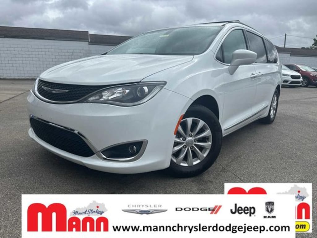 Used 2017 Chrysler Pacifica Touring L Minivan/Van