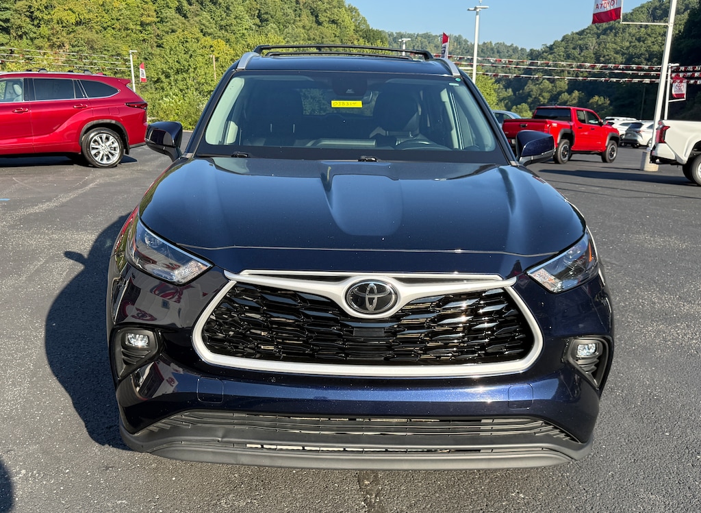 Used 2023 Toyota Highlander SUV