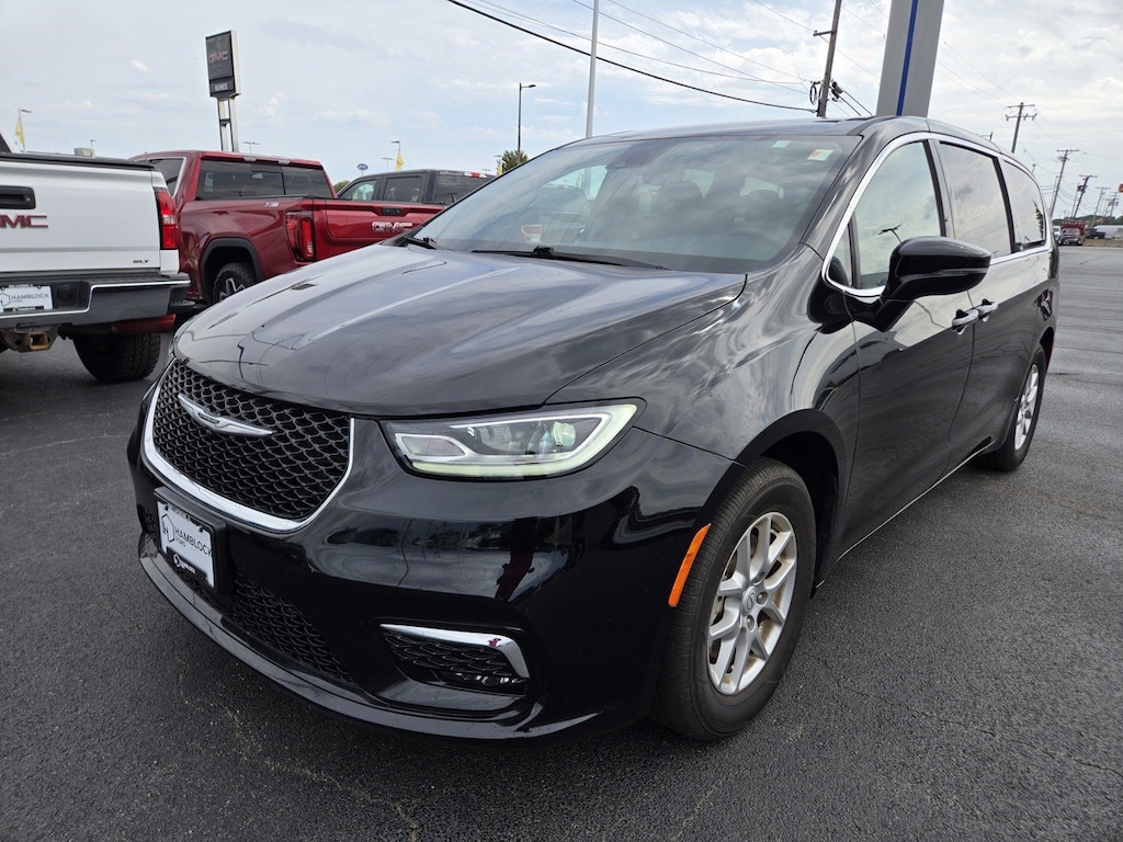 Used 2026 Chrysler Pacifica Select Van Passenger Van