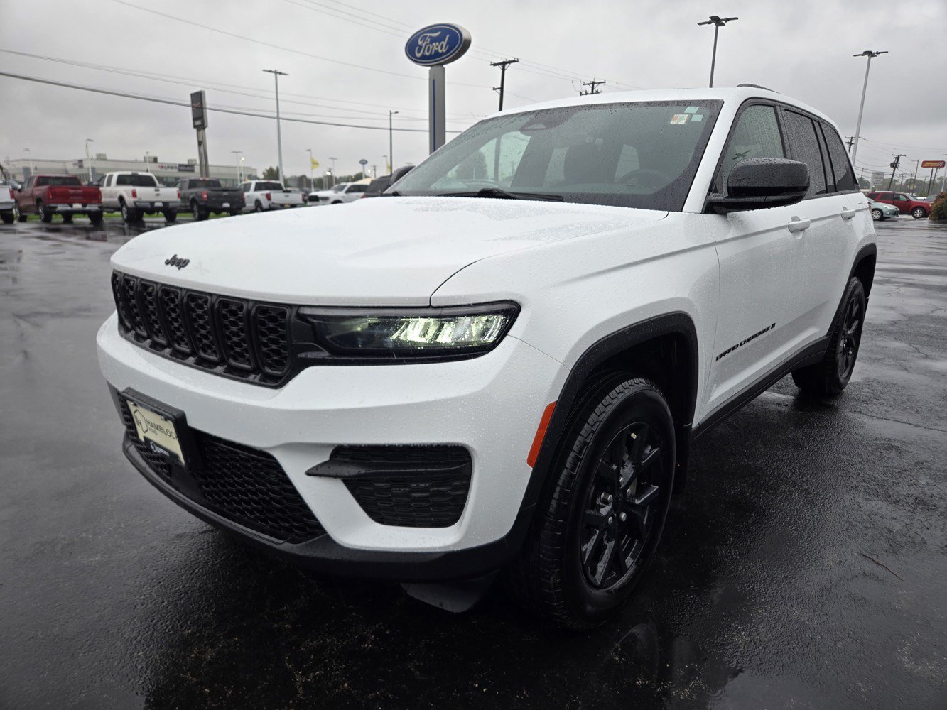Used 2025 Jeep Grand Cherokee Laredo SUV