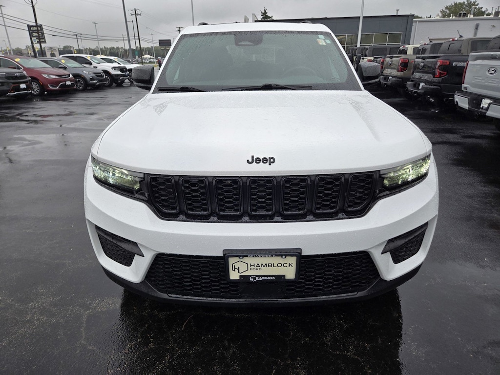 Used 2025 Jeep Grand Cherokee Laredo SUV