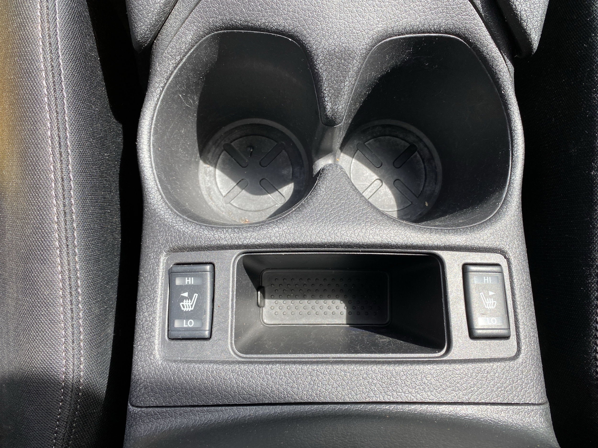 2020 Nissan Rogue SV - Photo 16