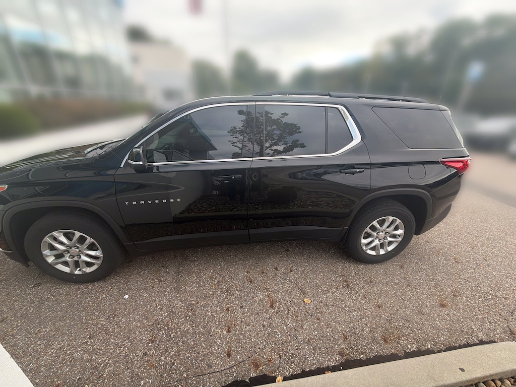 Used 2021 Chevrolet Traverse LT Cloth SUV