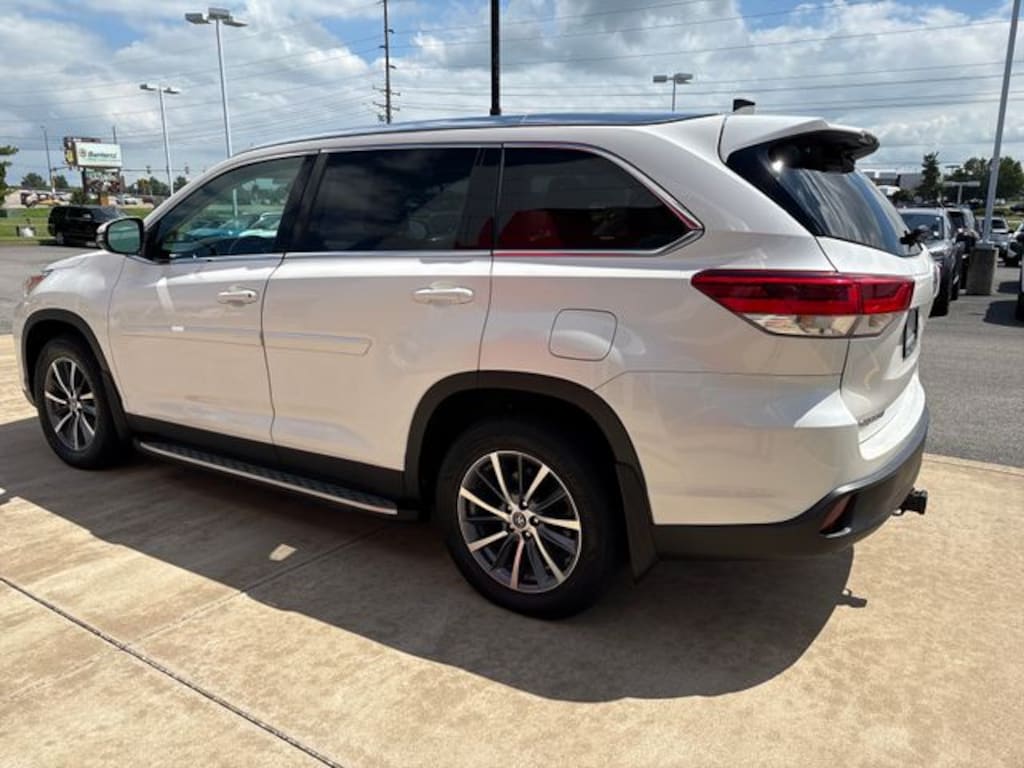 Used 2019 Toyota Highlander XLE V6 SUV