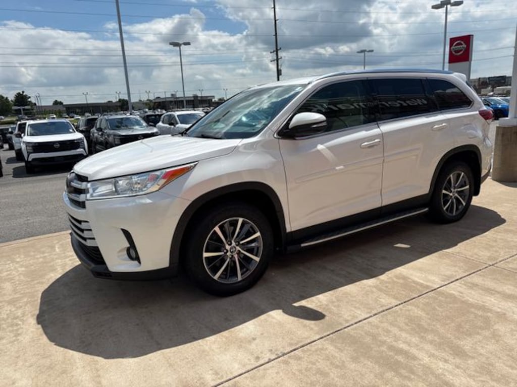 Used 2019 Toyota Highlander XLE V6 SUV