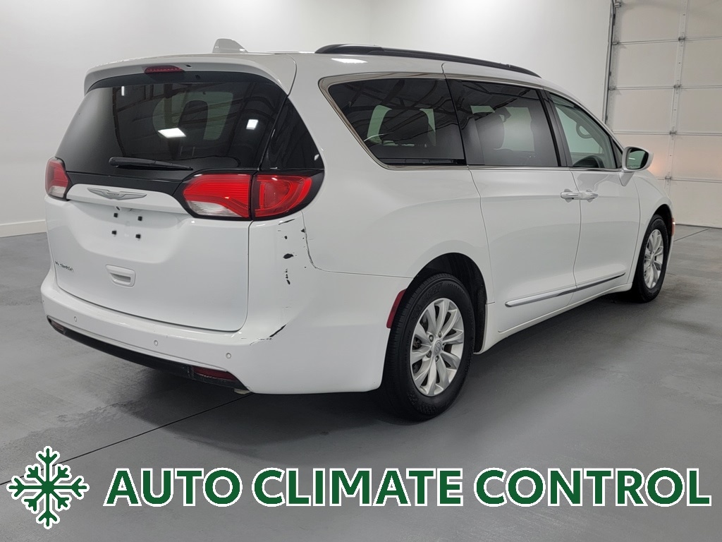 2017 Chrysler Pacifica Touring-L - Photo 8