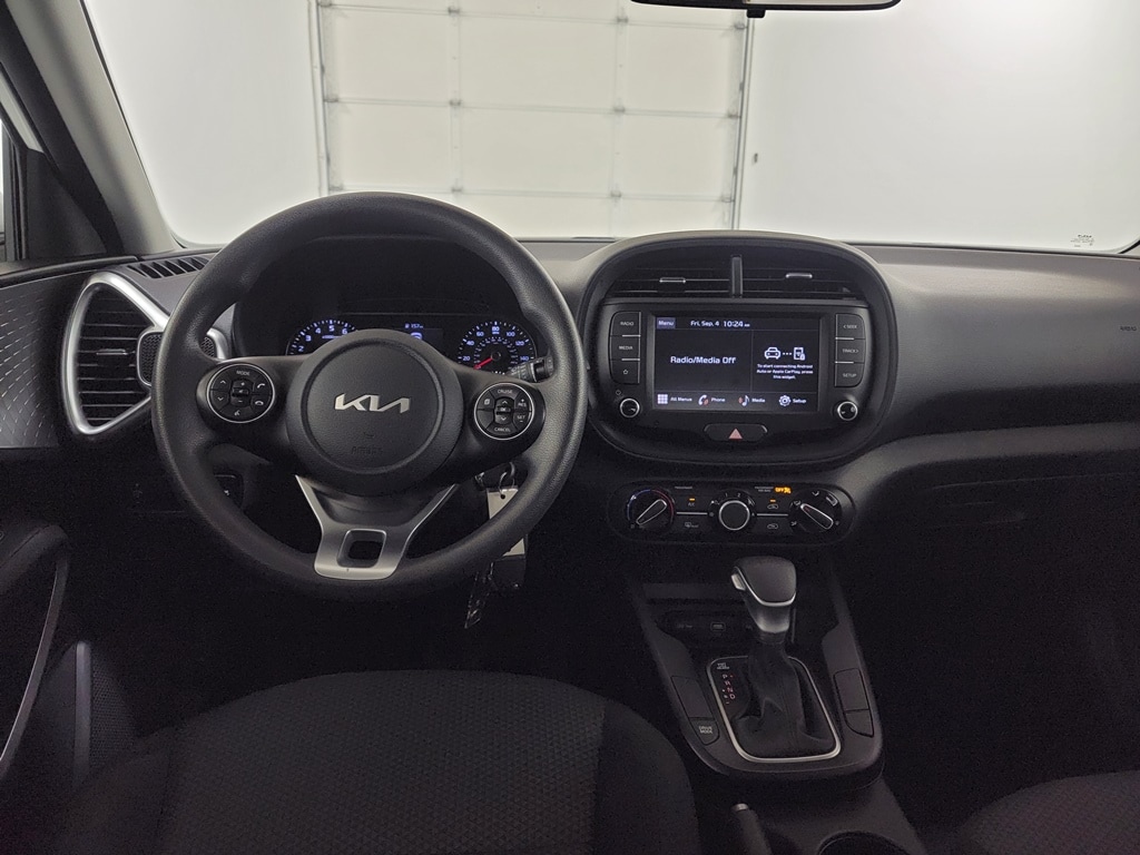 2022 Kia Soul LX - Photo 12
