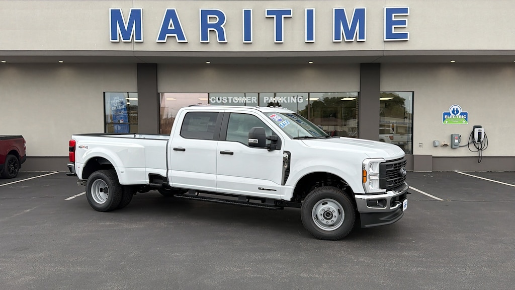 New 2026 Ford F-350 XL 4WD Crew Cab 8 Box Truck Crew Cab