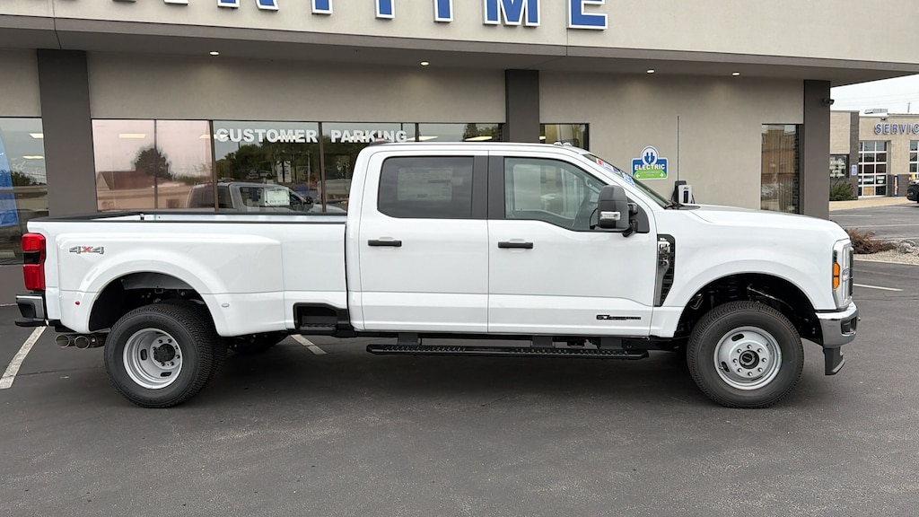 New 2026 Ford F-350 XL 4WD Crew Cab 8 Box Truck Crew Cab