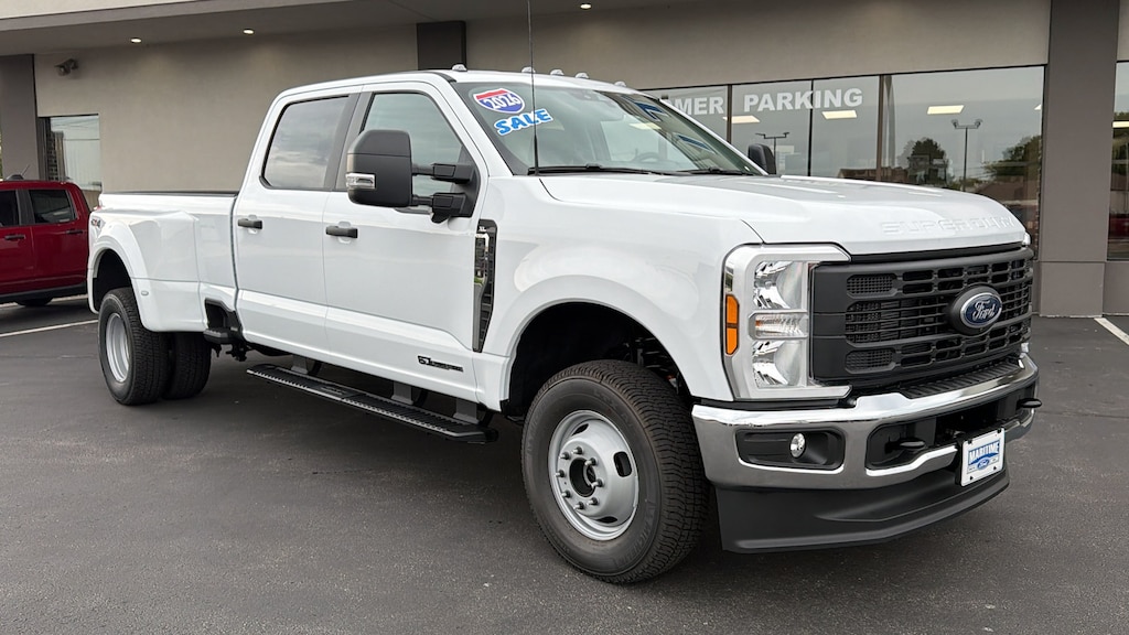 New 2026 Ford F-350 XL 4WD Crew Cab 8 Box Truck Crew Cab