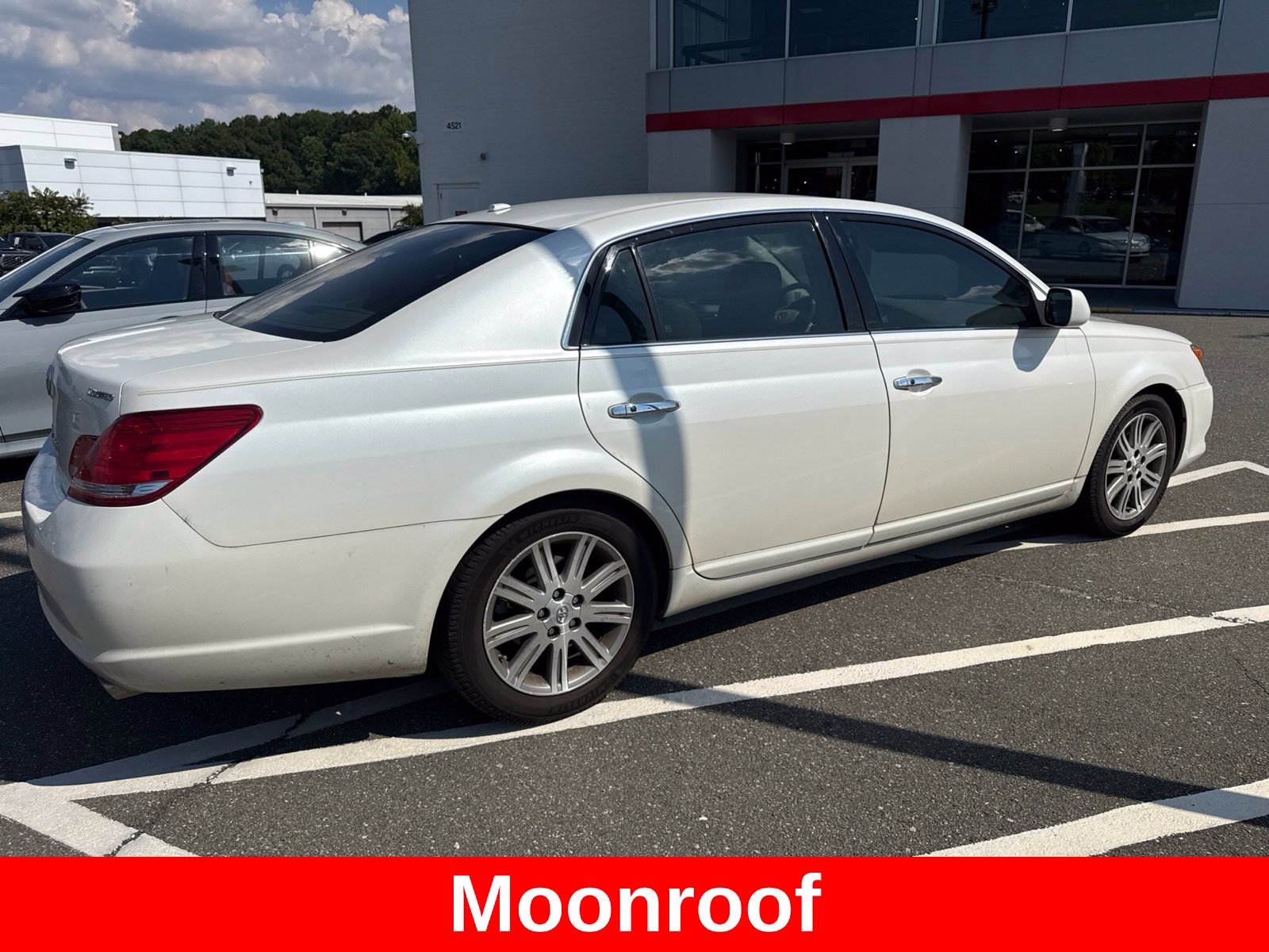Used 2010 Toyota Avalon Limited Sedan