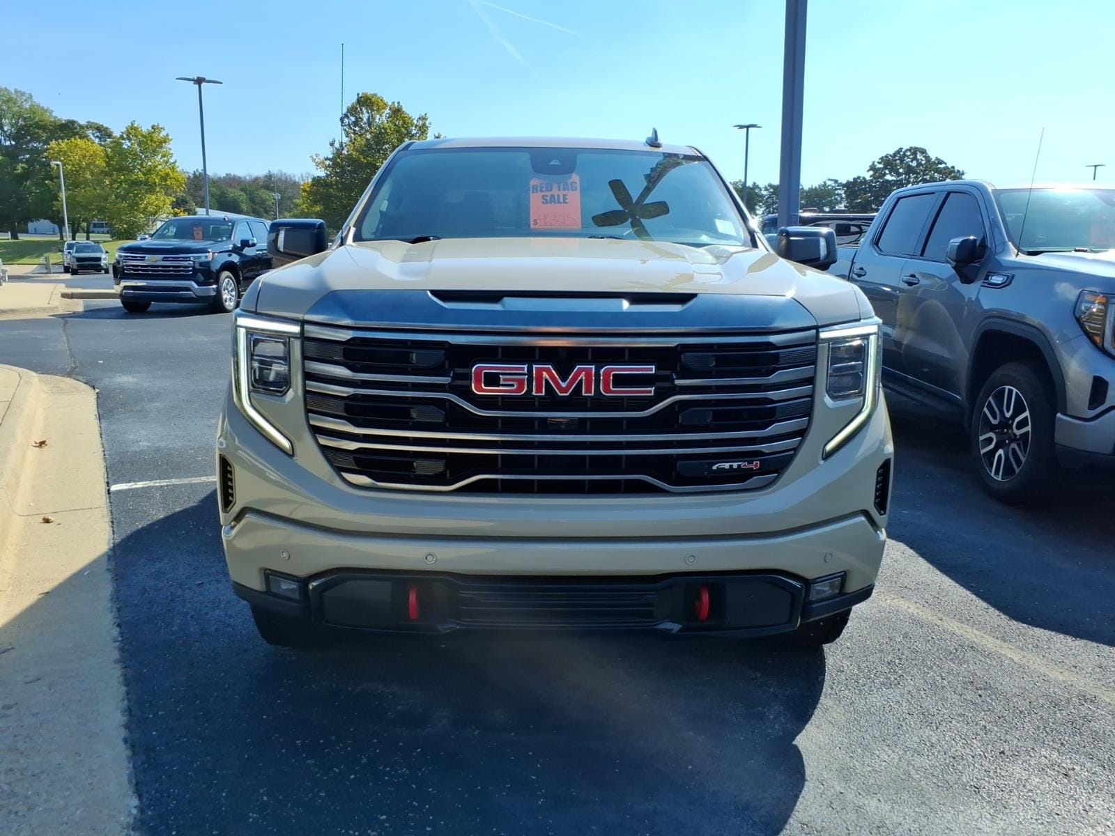 Used 2022 GMC Sierra 1500 AT4 with VIN 1GTPUEEL7NZ525594 for sale in Little Rock