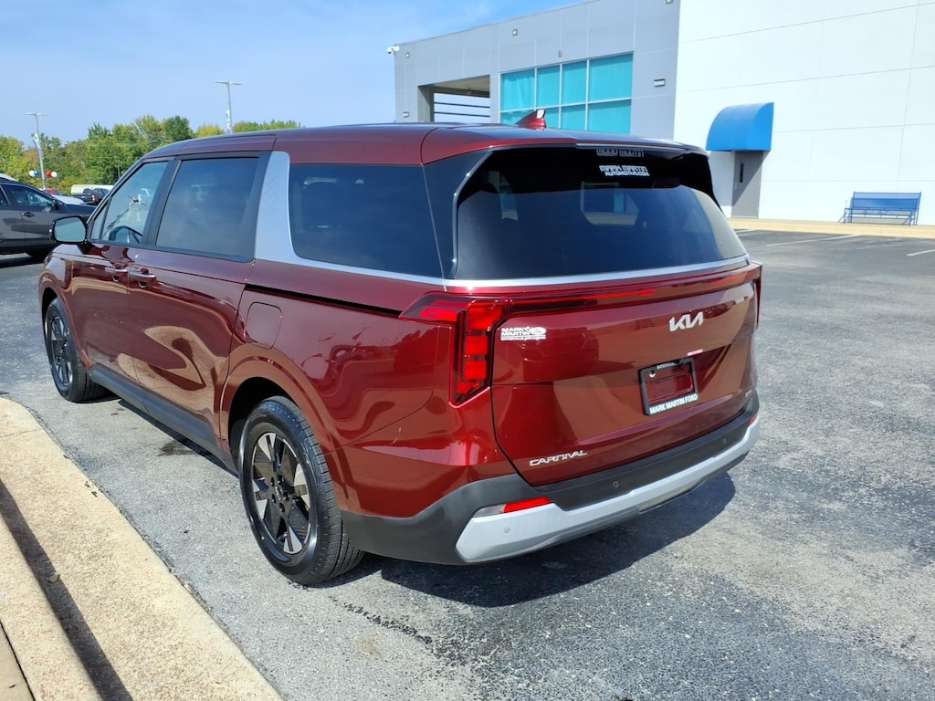 Used 2025 Kia Carnival Hybrid LXS Passenger Van
