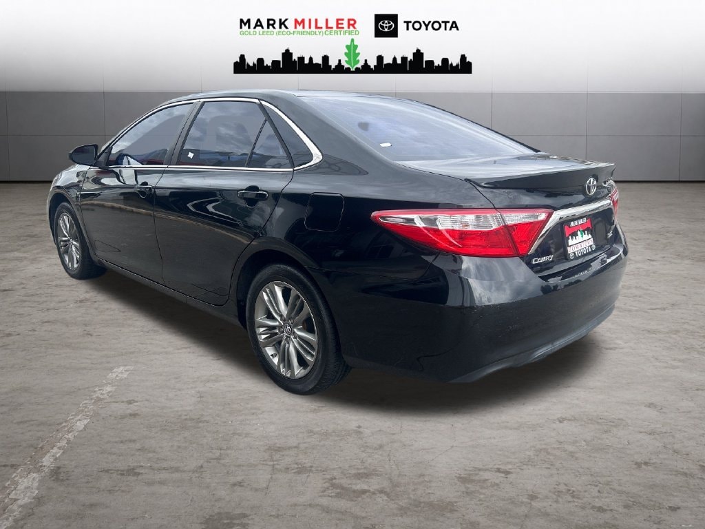 Used 2017 Toyota Camry SE Sedan