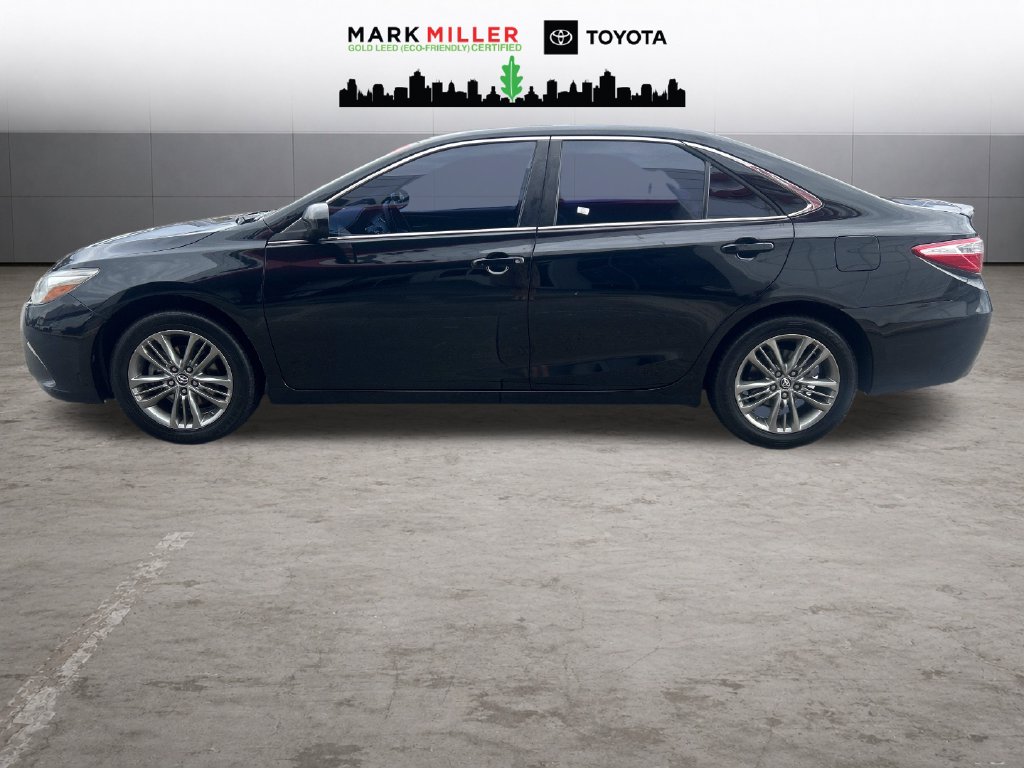 Used 2017 Toyota Camry SE Sedan
