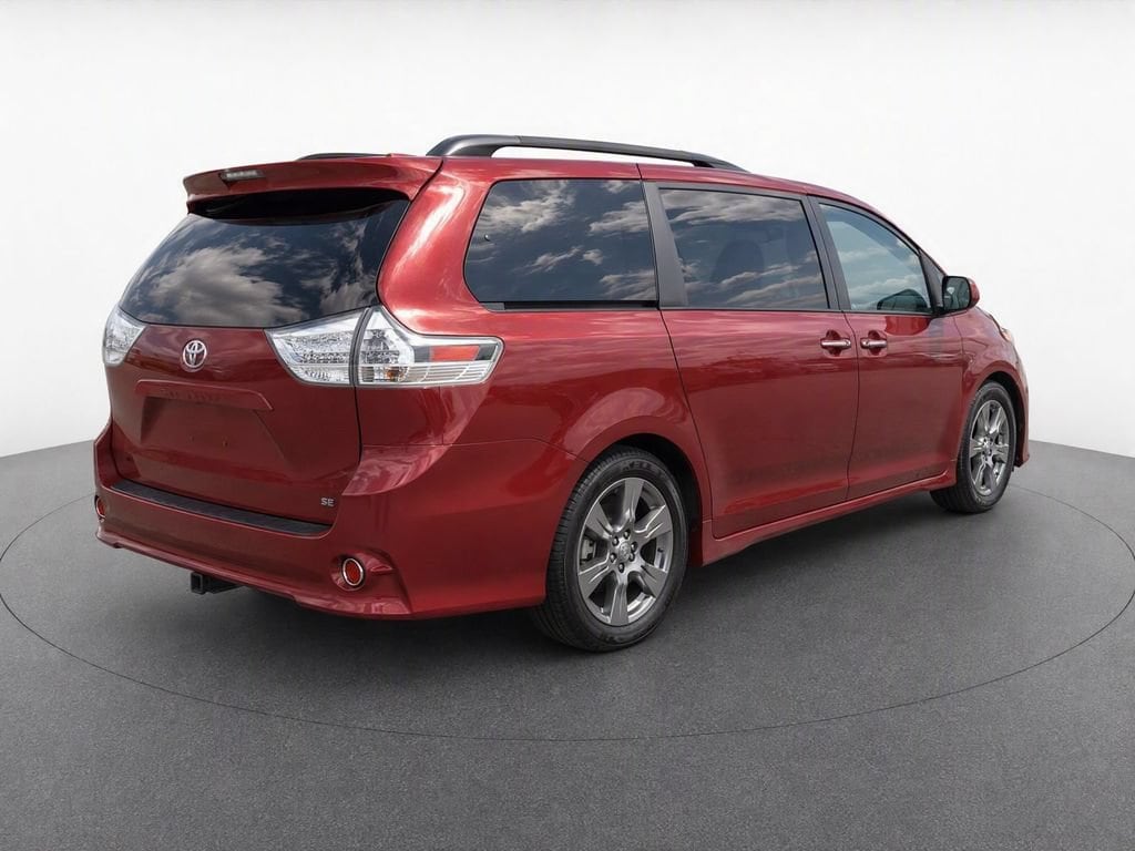 Used 2018 Toyota Sienna SE Premium 8 Passenger Minivan