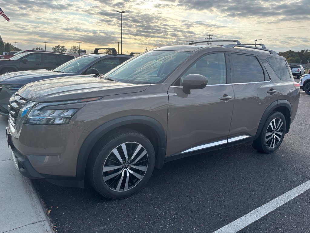 2023 Nissan Pathfinder Platinum