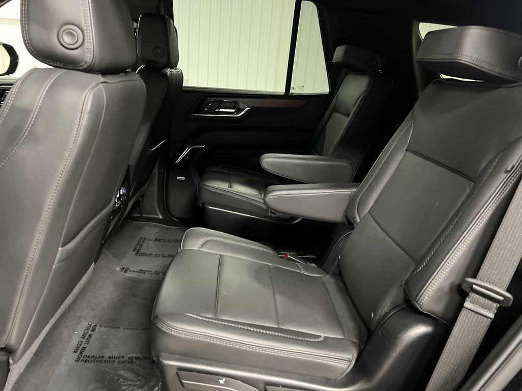 2025 GMC Yukon Denali - Photo 14