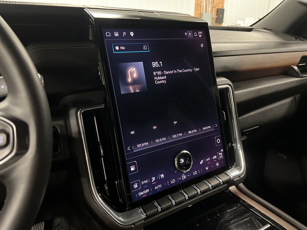 2025 GMC Yukon Denali - Photo 23