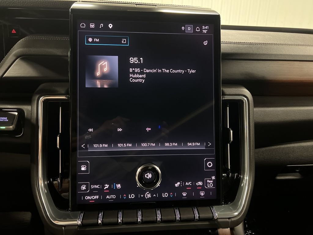 2025 GMC Yukon Denali - Photo 24
