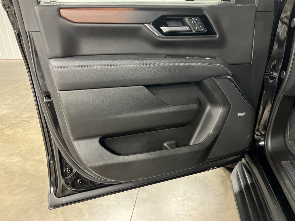 2025 GMC Yukon Denali - Photo 16