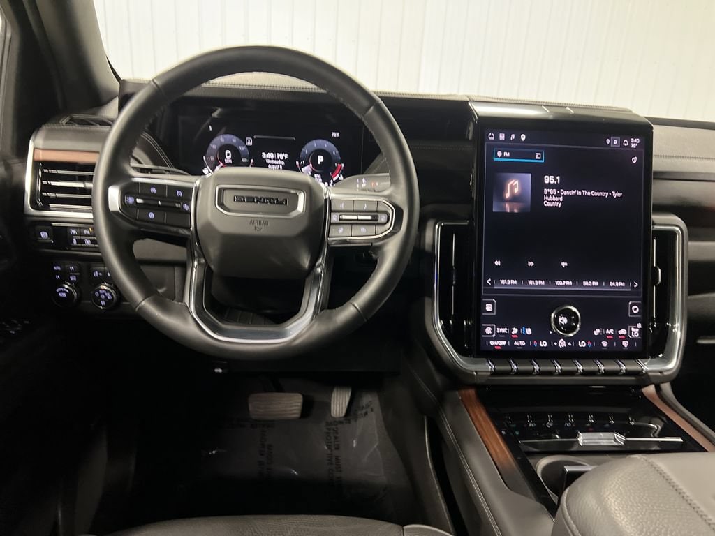 2025 GMC Yukon Denali - Photo 19