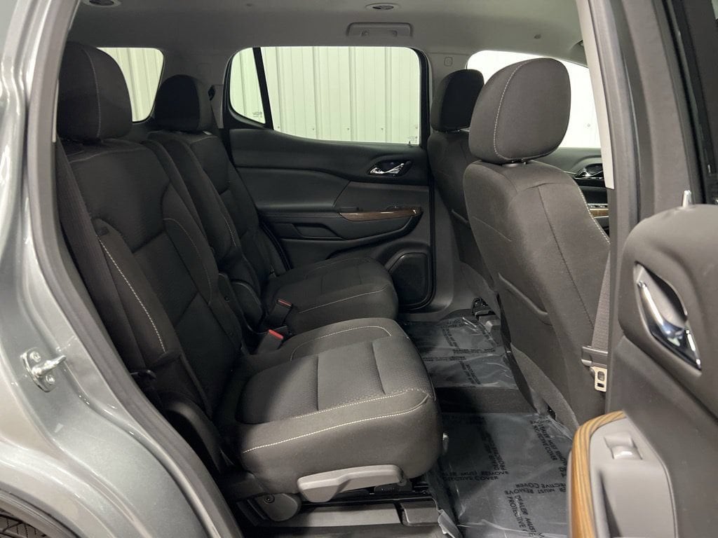 2023 GMC Acadia SLE - Photo 11