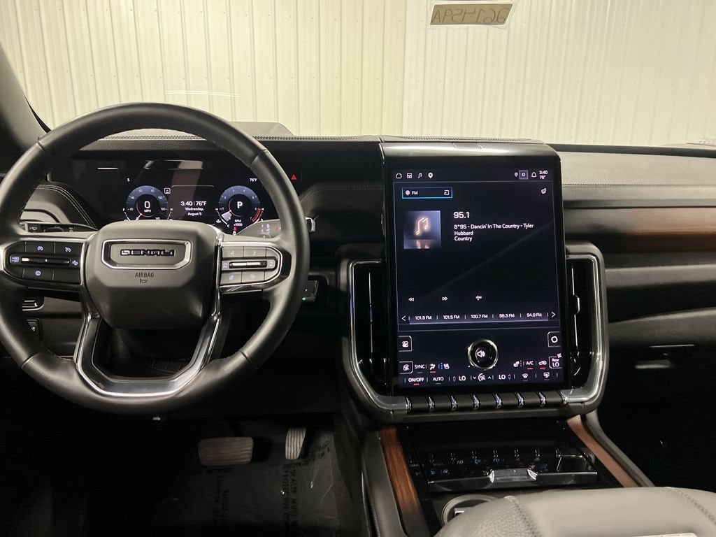 2025 GMC Yukon Denali - Photo 18