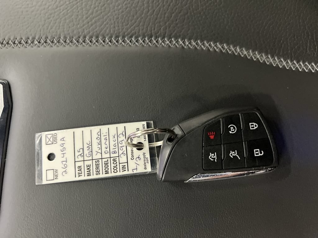2025 GMC Yukon Denali - Photo 31