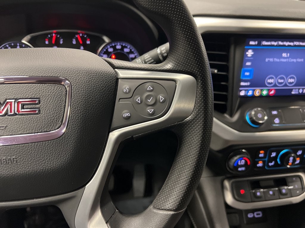 2023 GMC Acadia SLE - Photo 17