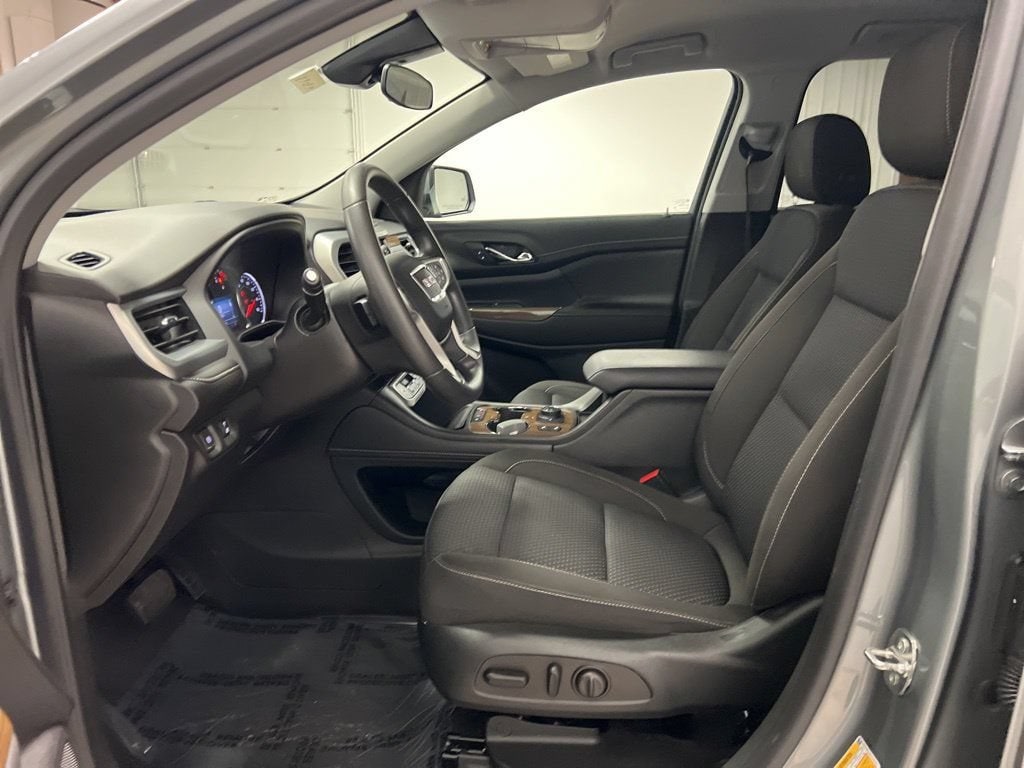 2023 GMC Acadia SLE - Photo 10